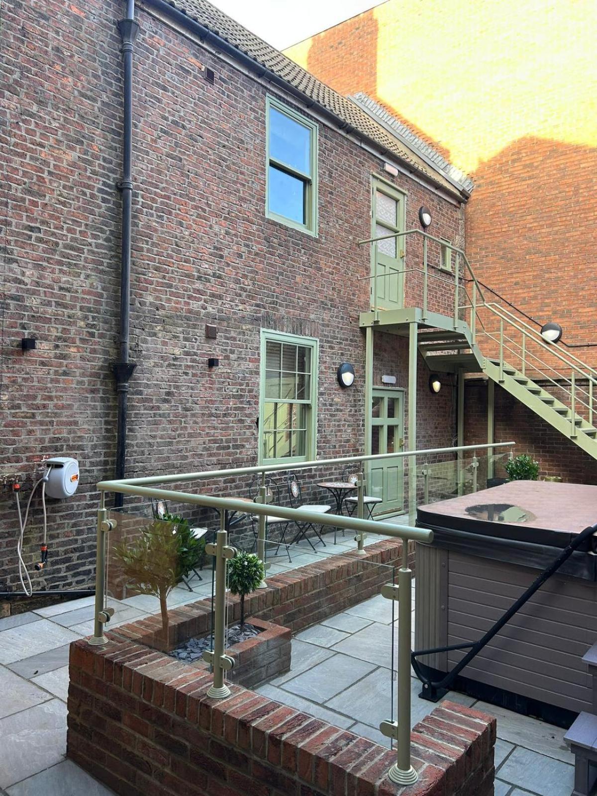 Magistrates Penthouse Suite - Town Centre Apartments With Spa Morpeth Luaran gambar