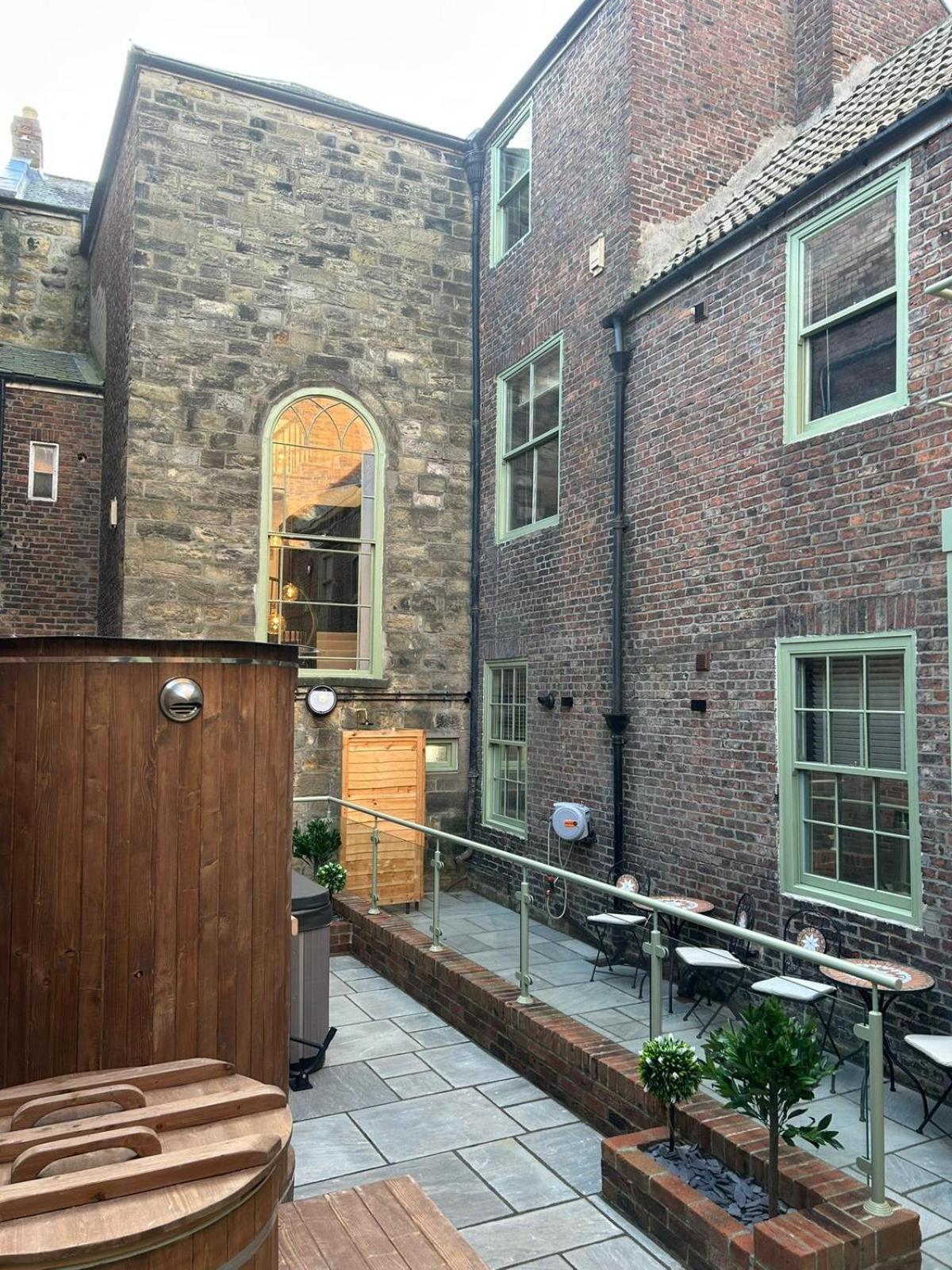 Magistrates Penthouse Suite - Town Centre Apartments With Spa Morpeth Luaran gambar